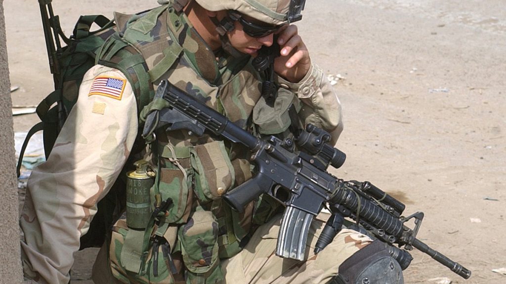 Americké voják s útočnou puškou M4