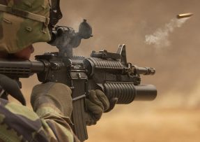 Střelba z útočné pušky M4
