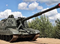 Houfnice 2S19 Msta-S na cestě