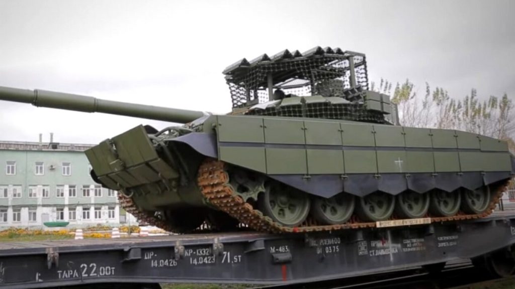 Tank T-72B3M s klecí