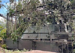 Houfnice M109A4 v protidronové kleci