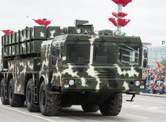 Běloruský raketomet Polonez na přehlídce