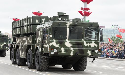 Běloruský raketomet Polonez na přehlídce