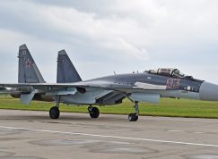 Ruský Su-35S na letištní ploše