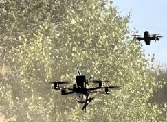 Sebevražedný dron s hlavicí