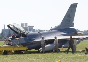 Odtahování havarovaného letounu F-16
