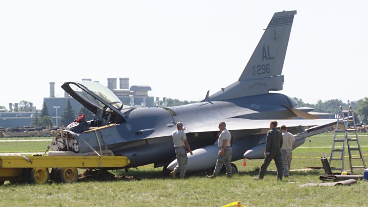 Odtahování havarovaného letounu F-16