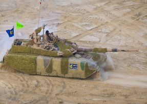 Íránský tank T-72F zvaný Karrar