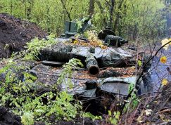 Maskovaný tank T-90M