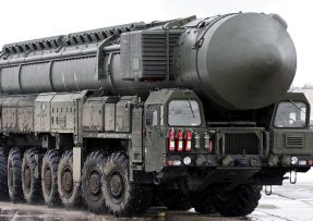 Ruská mezikontinentální balistická raketa Topol-M