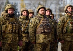 Ukrajinští vojáci při nástupu