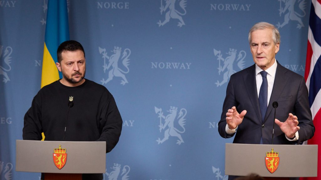 Ukrajinský prezident Volodymyr Zelenskyj s norským premiérem Jonasem Gahr Storem