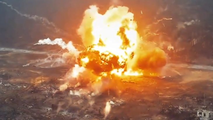 Exploze tanku po zásahu dronem
