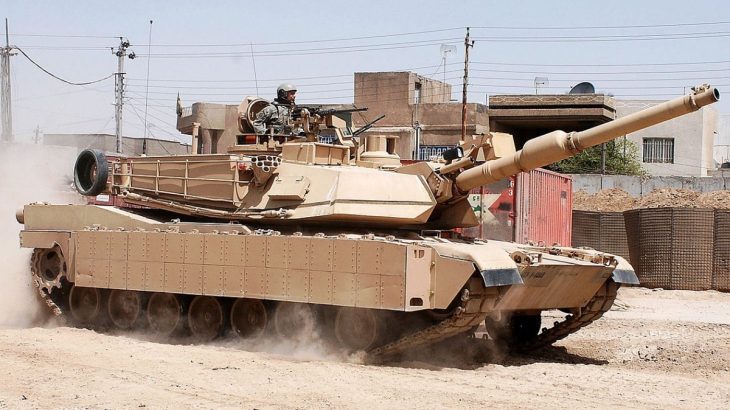 Tank M1 Abrams s reaktivním pancéřováním ARAT-1