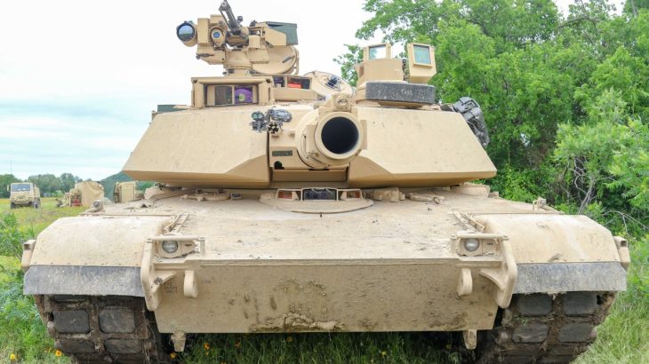 Hlaveň tanku M1 Abrams v níž se používá munice M829