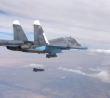 Ruský bombardér Su-34 svrhává pumu