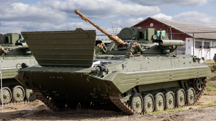 BMP-2M s otevřeným přesním krytem