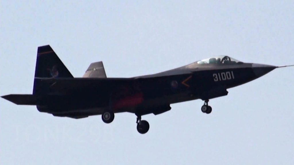 Čínský letoun J-31 za letu