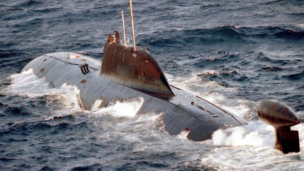 Ponorka třídy Akula na moři