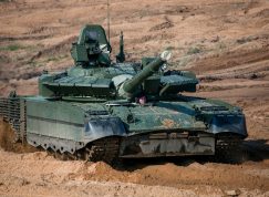 Tank T-80BVM a blátivém terénu