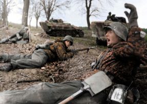 Waffen-SS, vojáci se chystají k protiútoku, Pomořansko, 1945