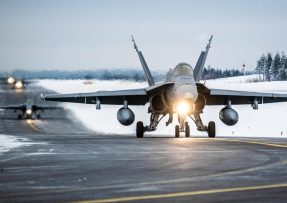 Finské F/A-18 Hornet startují v zimě