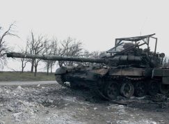 Zničený T-72 s klecovou ochranou