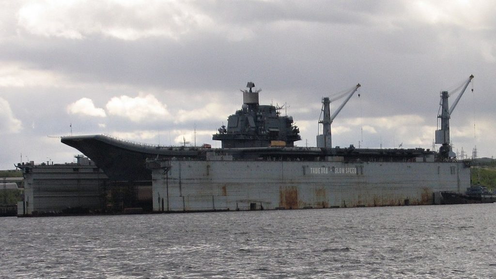 Admirál Kuzněcov v plovoucím doku