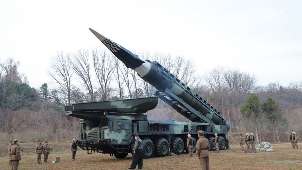 Hwasong-16B je nejnovější severokorejský hypersonický komplet, na jehož vývoji se pravděpodobně mohlo podílet Rusko