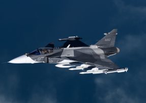 Jas-39E Gripen na obloze