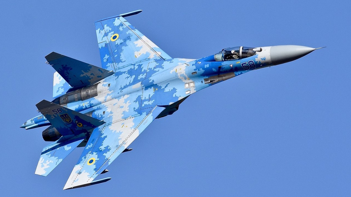 Ačkoliv k tomu není určena, dokáže ukrajinská stíhačka Suchoj Su-27 shazovat i francouzské 1/4tunové „kladivo“