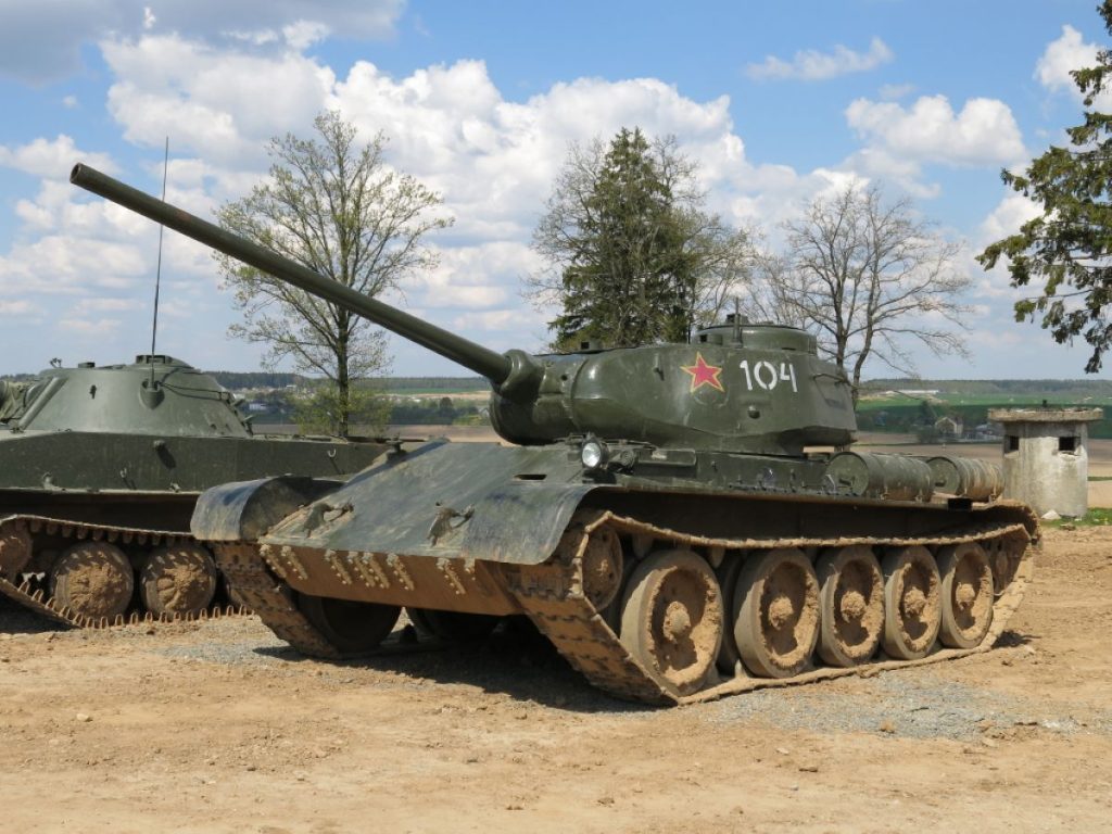 T-44, exponát Smuzea Stalinovy linie v terenu, Bělorusko