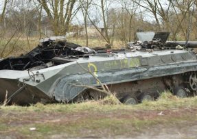 Zničené bojové vozidlo pěchoty BMP-1 či BMP-2