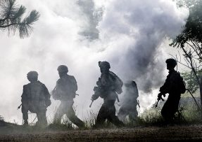 Vojáci k kouřové cloně