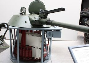 Kanon 2A28 Grom ve věži z BMP-1