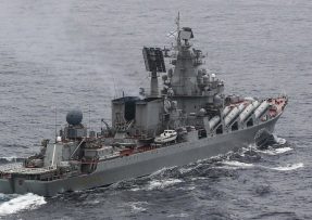 Ruský křižník Maršál Ustinov