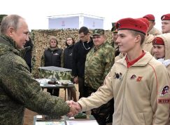 Vladimir Putin se členy Junarmije
