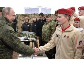 Vladimir Putin se členy Junarmije
