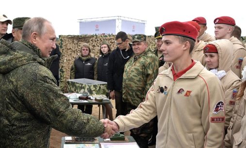 Vladimir Putin se členy Junarmije