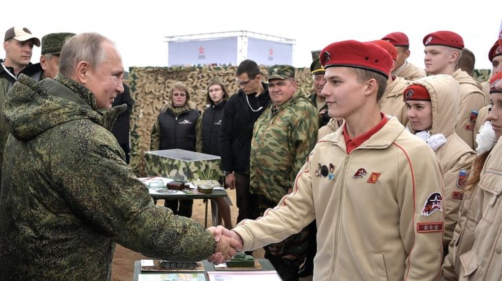 Vladimir Putin se členy Junarmije
