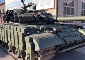 Tank T-62MV dostal reaktivní pancéřování