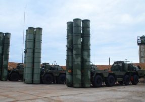 Odpalovací vozidla S-400