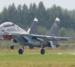 Su-30SM přistává na letišti