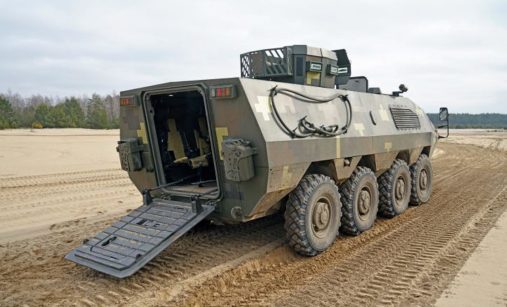 Zadní rampa ukrajinského transportéru BTR-60 Chorunžij