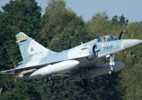 Mirage 2000-5F při vzletu