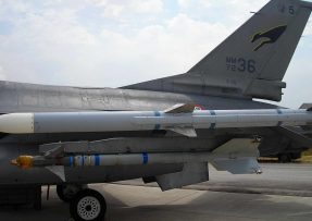 Střela AIM-120 AMRAAM