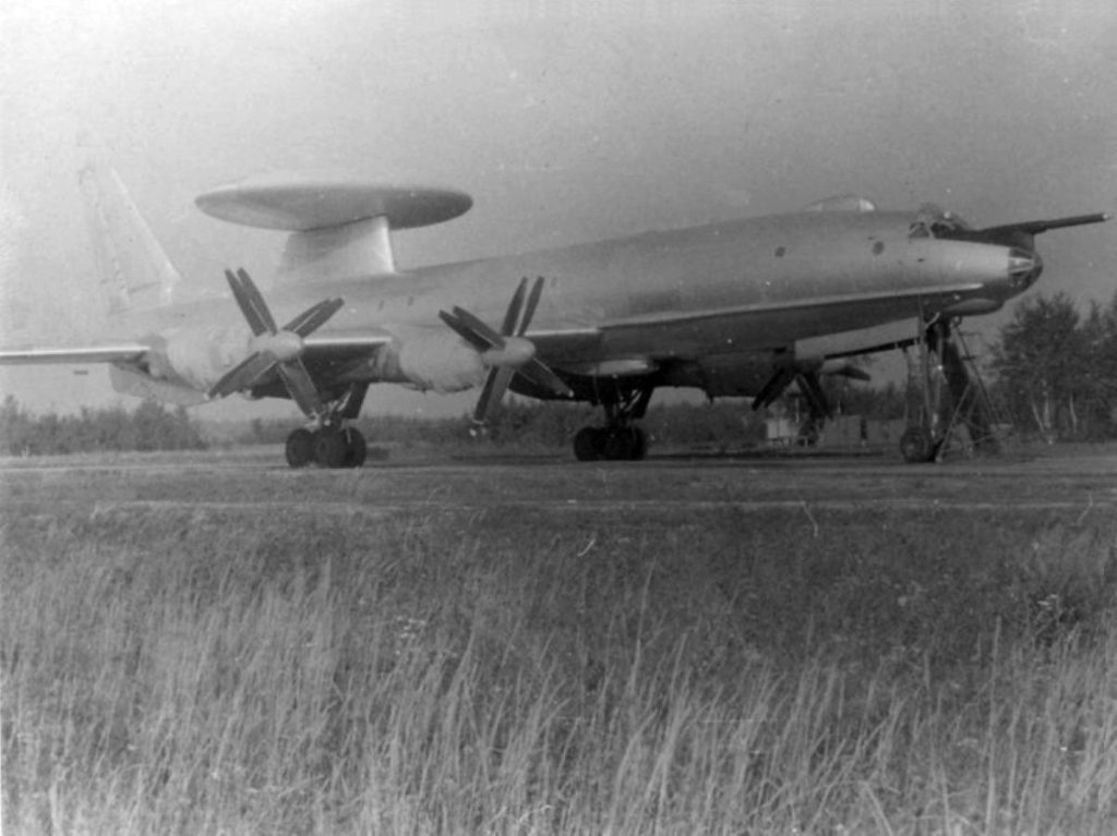 Tupolev Tu-126, na ranveji