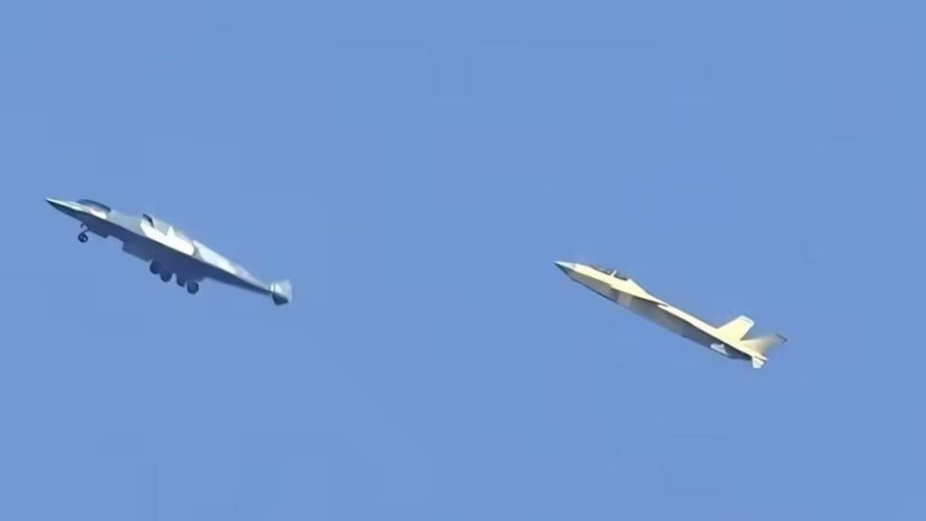 Nejspíše demonstrátor letounu 6. generace označovaný J-36 s letounem J-20