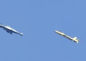 Nejspíše demonstrátor letounu 6. generace označovaný J-36 s letounem J-20