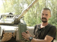 Tank M1A1 Abrams s reaktivním pancířem Kontakt-1